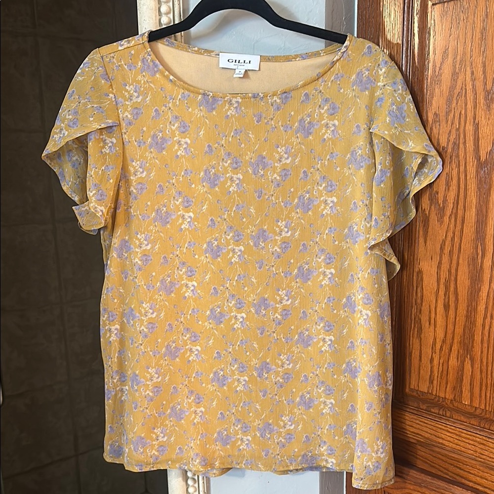 Gilli Yellow Flutter Sleeve Ruffled Blouse